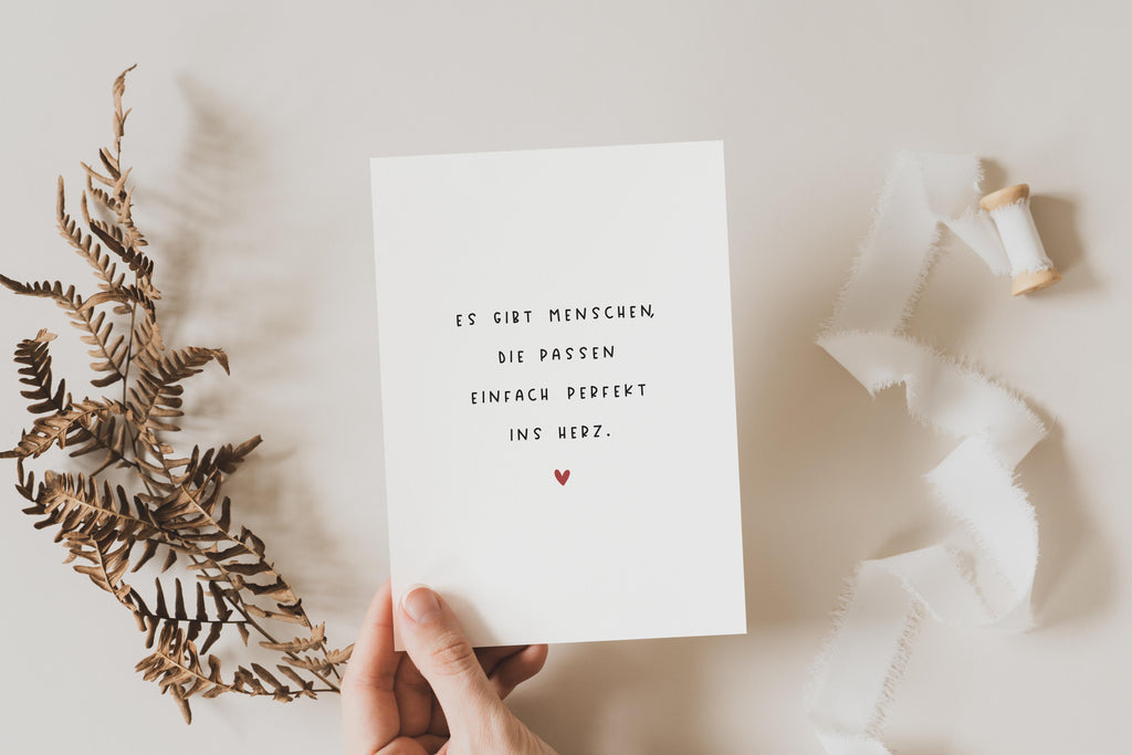Postkarte "Es gibt Menschen die passen einfach perfekt ins Herz" DIN A6