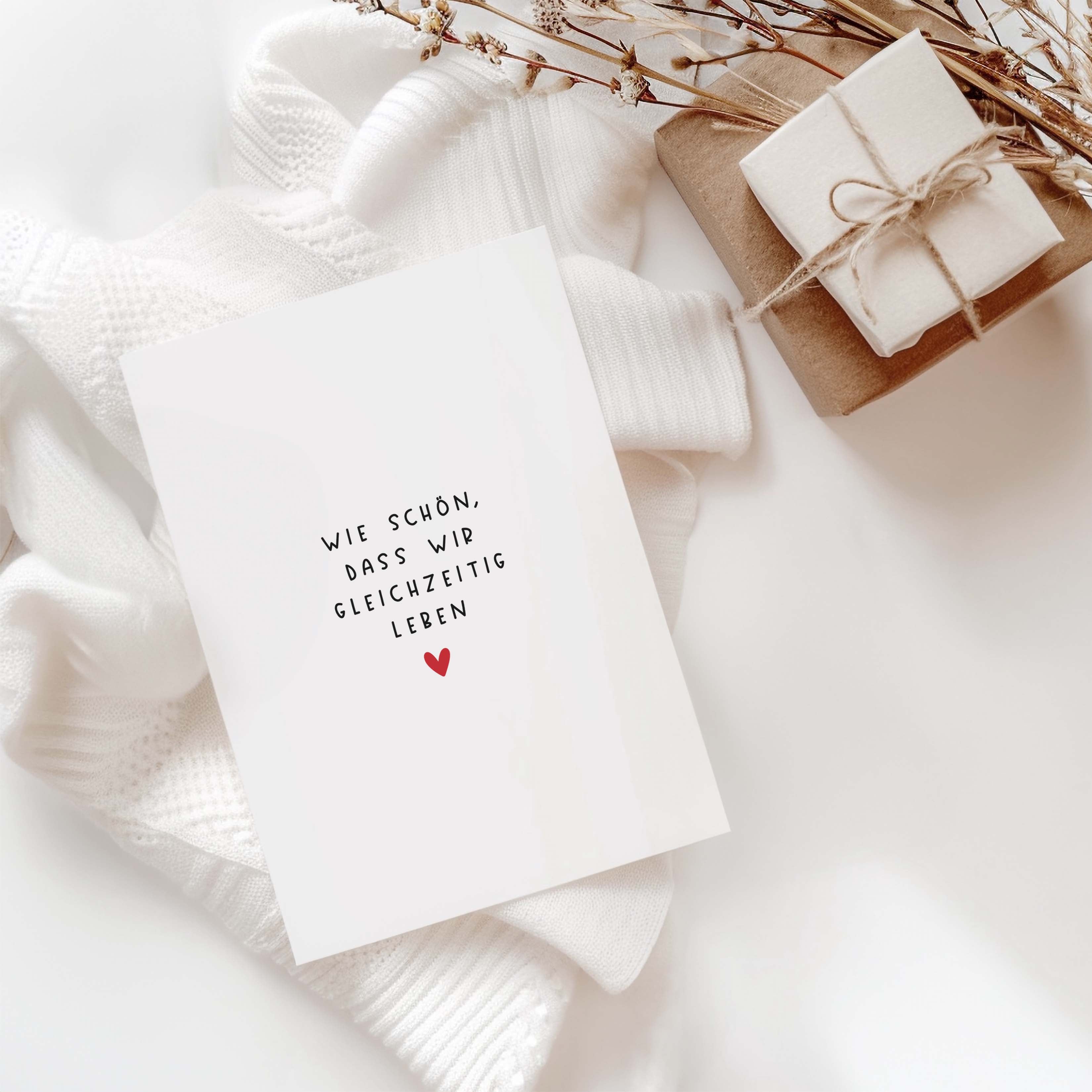 Postkarte "Wie schön, dass wir gleichzeitig leben" DIN A6